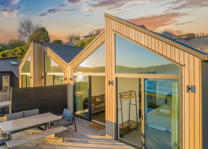 Absolute Lakefront House