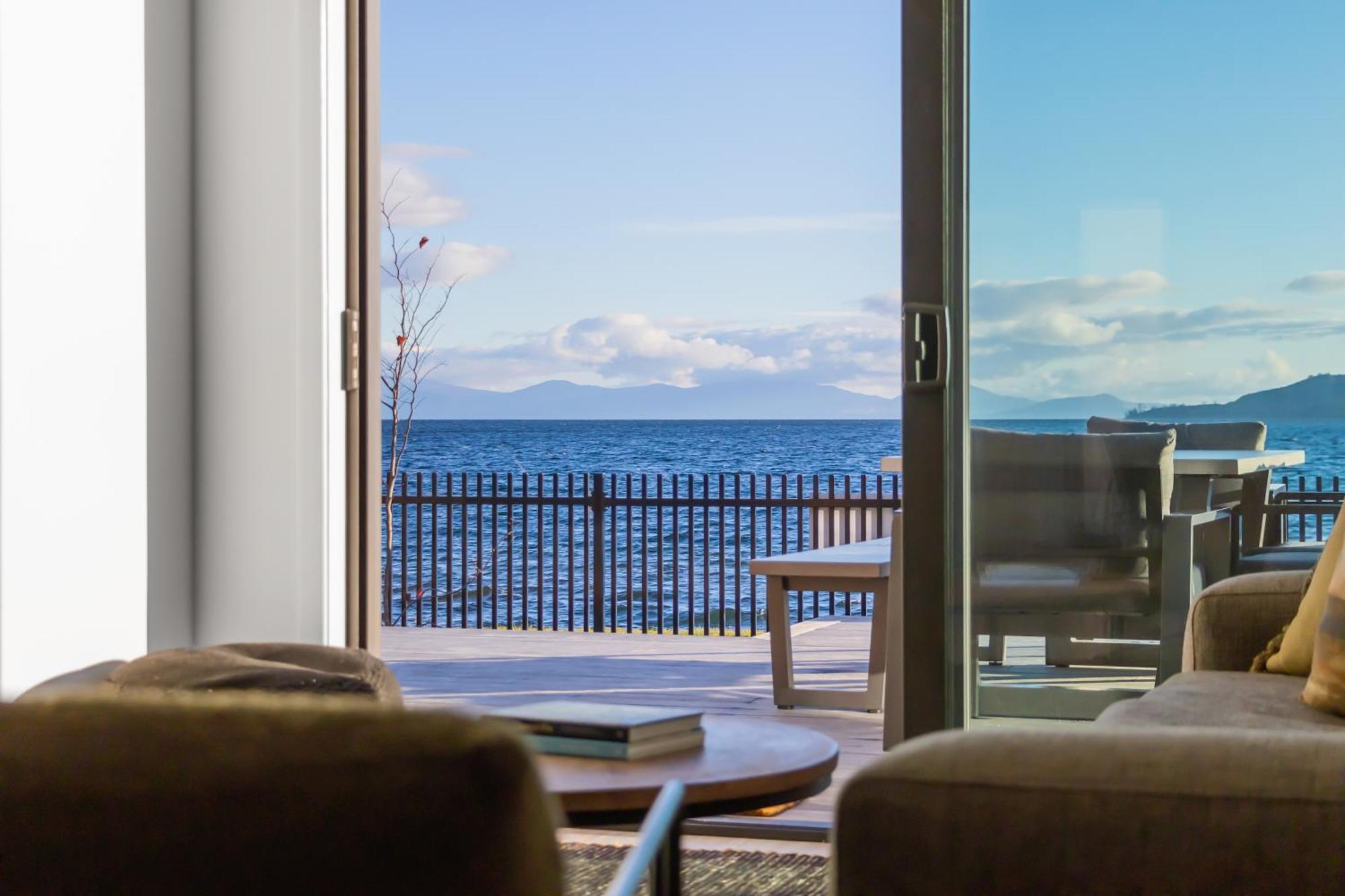 Absolute Lakefront House *