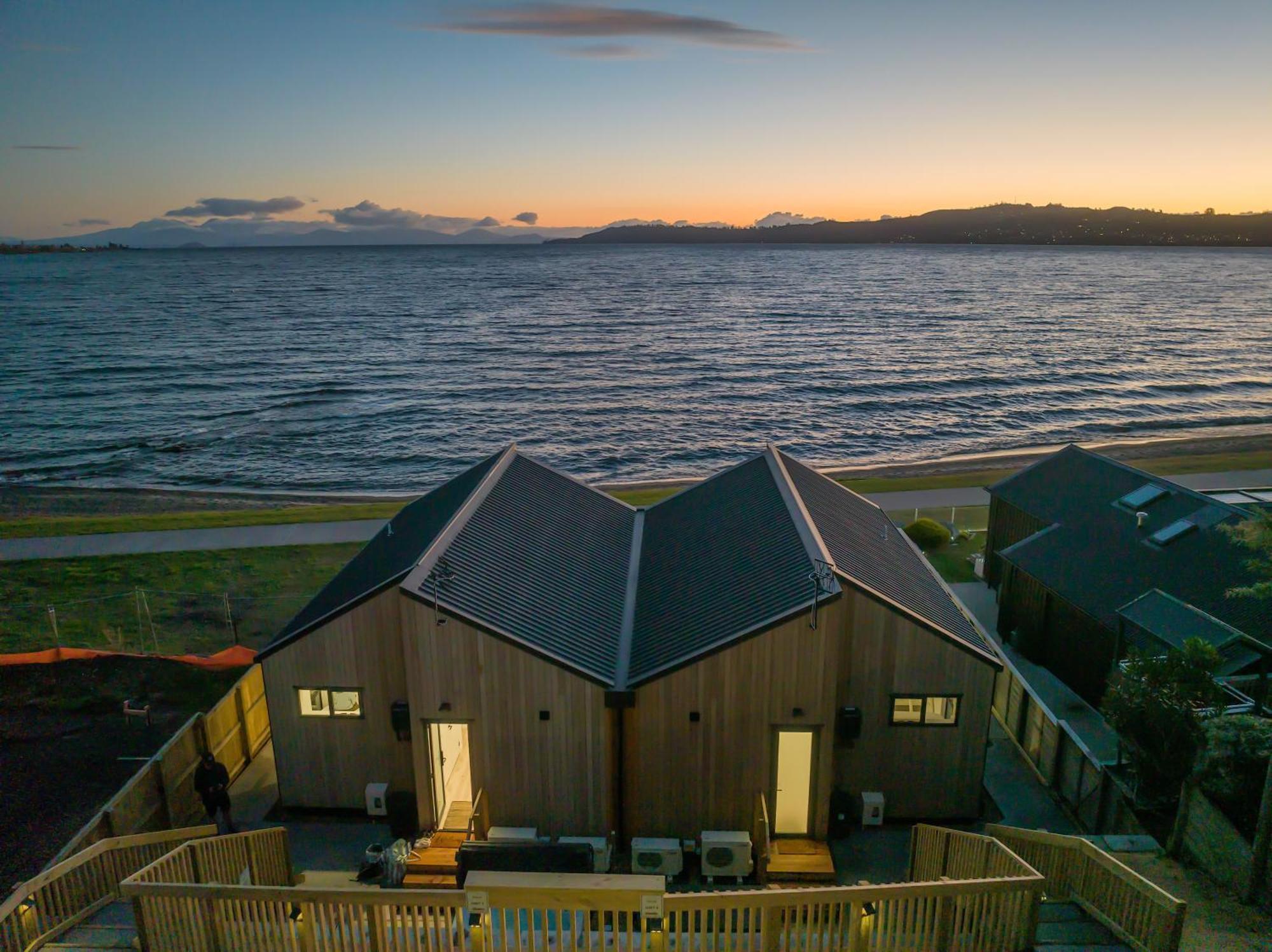 Absolute Lakefront House Holiday home