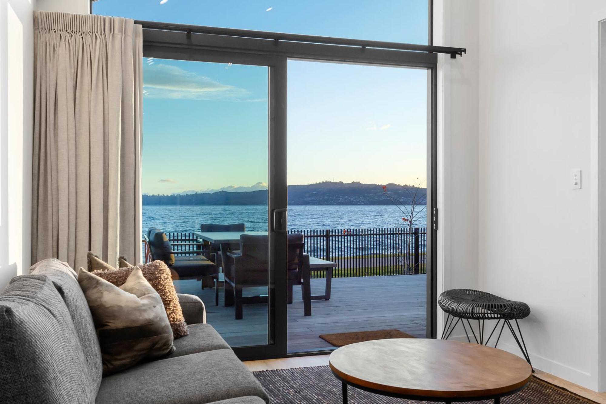 Absolute Lakefront House Holiday home Taupo